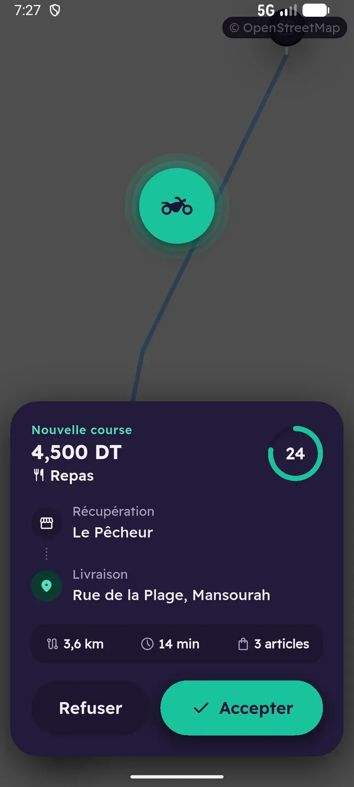 Courier ride offer, dark theme: 4,500 DT, pickup at Le Pêcheur and delivery in Mansourah, over the map